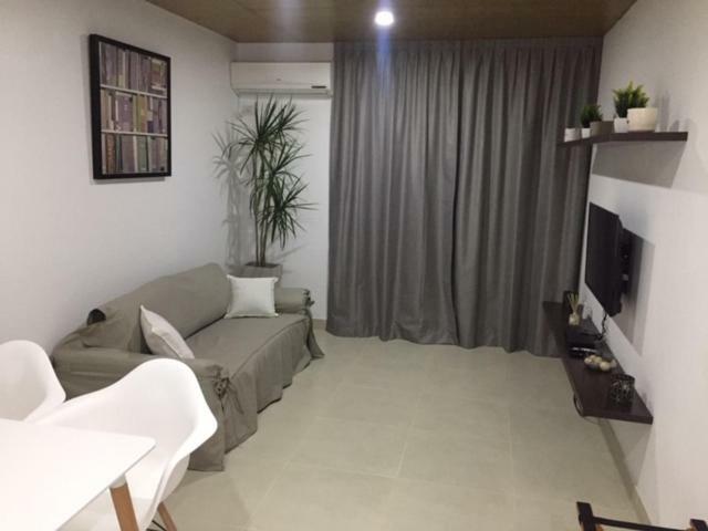 44 Belen de Escobar
